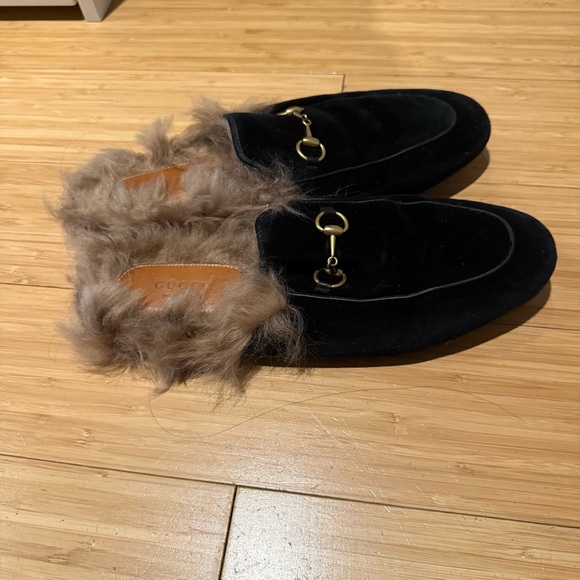 Gucci Black Fur-Trimmed Loafers - Picture 2 of 5